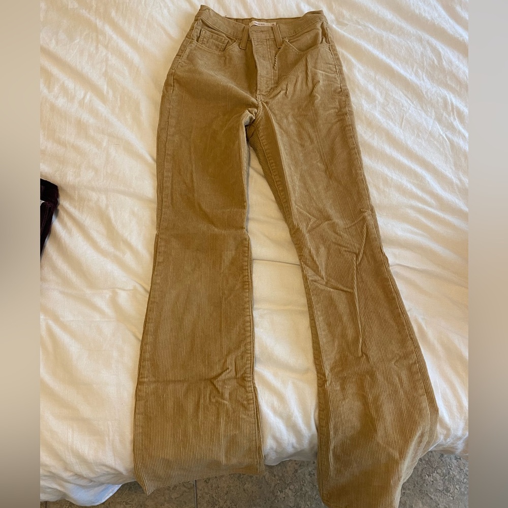 Levi’s corduroy rib cage boot cut size 26